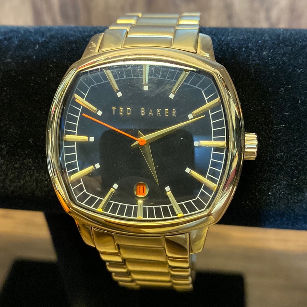 Vintage Ted Baker AT3 Water Resistant Gold Tone Mens Watch in Nice Condition!
